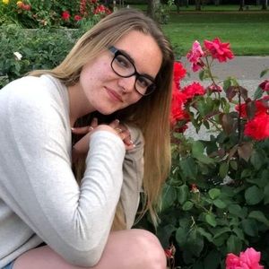 Meet your Posher, Andrea